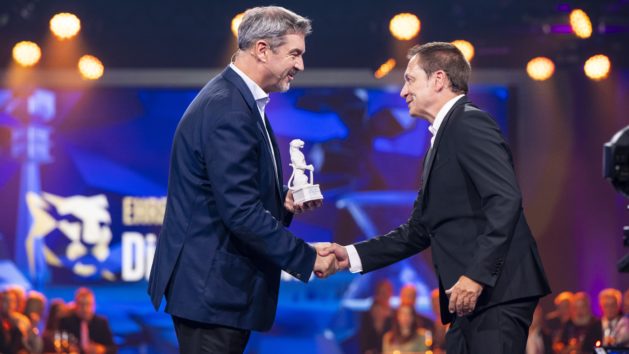 Blauer Panther – TV & Streaming Award 2024: Ministerpräsident Dr. Markus Söder verleiht den Ehrenpreis des Ministerpräsidenten an Kabarettist Dieter Nuhr. 