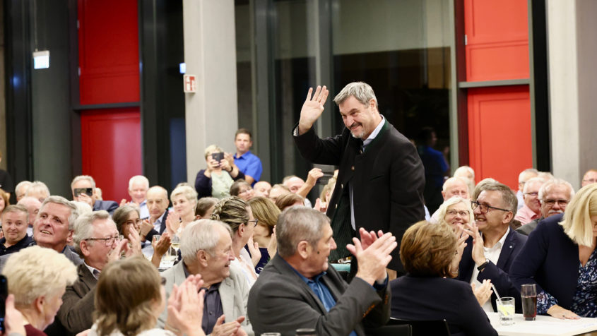 Ministerpräsident zu Gast bei der Veranstaltung anlässlich 45 Jahre Banater Trachtengruppe Nürnberg.