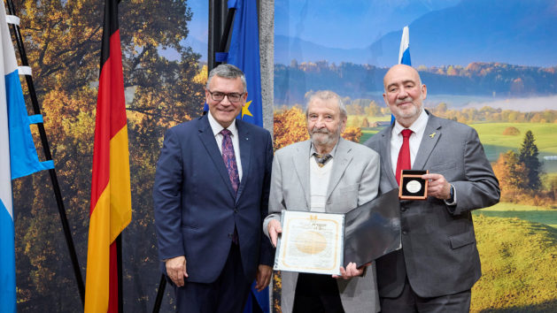Feierstunde zur Ehrung von zwei Gerechten unter den V&ouml;lkern aufgenommen am 17.10.2025 in der Bayerischen Vertretung in Berlin. Copyright: Bayerische Staatskanzlei. Fotograf: Marc Beckmann, marcbeckmann.com, +49 (0) 170 20 48 427. Nutzungshinweis: Diese Terminfotos sind nur zur redaktionellen Verwendung bestimmt. Falls eine andere Verwendung gew&uuml;nscht wird, kontaktieren Sie bitte presse-berlin@stk.bayern.de