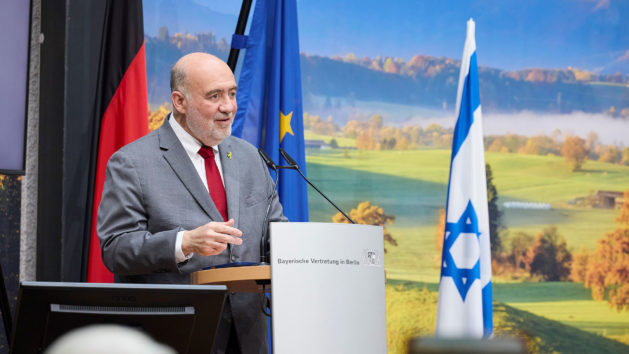 Feierstunde zur Ehrung von zwei Gerechten unter den V&ouml;lkern aufgenommen am 17.10.2025 in der Bayerischen Vertretung in Berlin. Copyright: Bayerische Staatskanzlei. Fotograf: Marc Beckmann, marcbeckmann.com, +49 (0) 170 20 48 427. Nutzungshinweis: Diese Terminfotos sind nur zur redaktionellen Verwendung bestimmt. Falls eine andere Verwendung gew&uuml;nscht wird, kontaktieren Sie bitte presse-berlin@stk.bayern.de