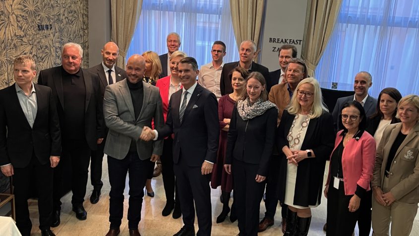 Gruppenbild zum Runden Tisch 