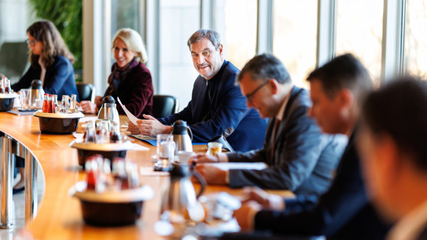 Ministerpräsident Dr. Markus Söder leitet die Sitzung des Ministerrates.