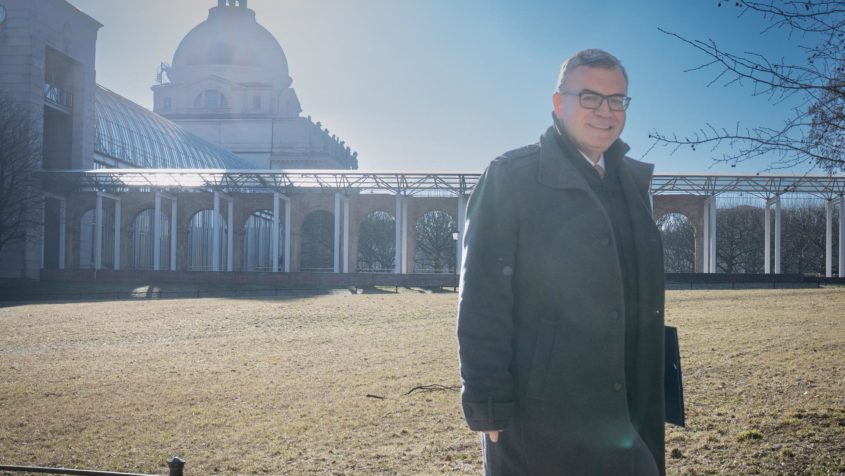 Nach der Kabinettssitzung geht Staatskanzleiminister Dr. Florian ...