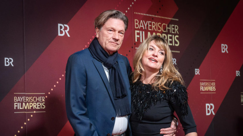 Filmregisseur Roland Suso Richter (links) und Schauspielerin Ina Paule Klink (rechts) beim 47. Bayerischen Filmpreis.