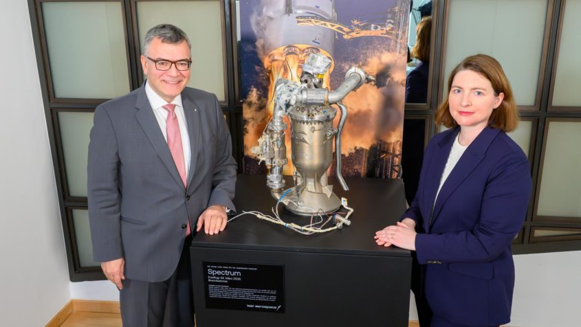 Staatsminister Dr. Florian Herrmann (links) und die Vizepräsidentin ...