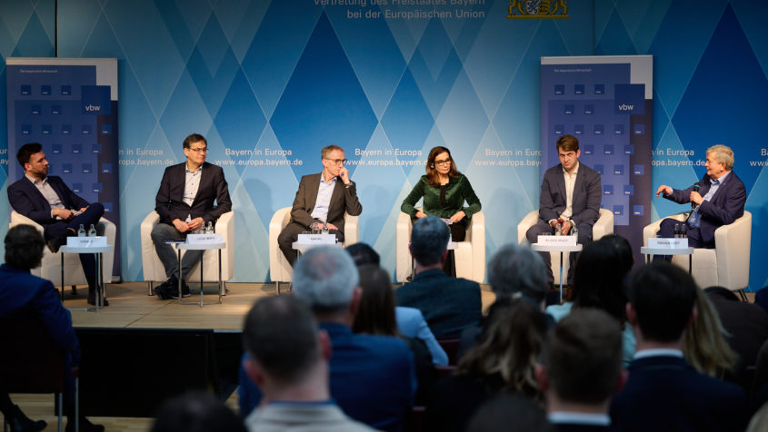 Die Teilnehmenden der Podiumsdiskussion