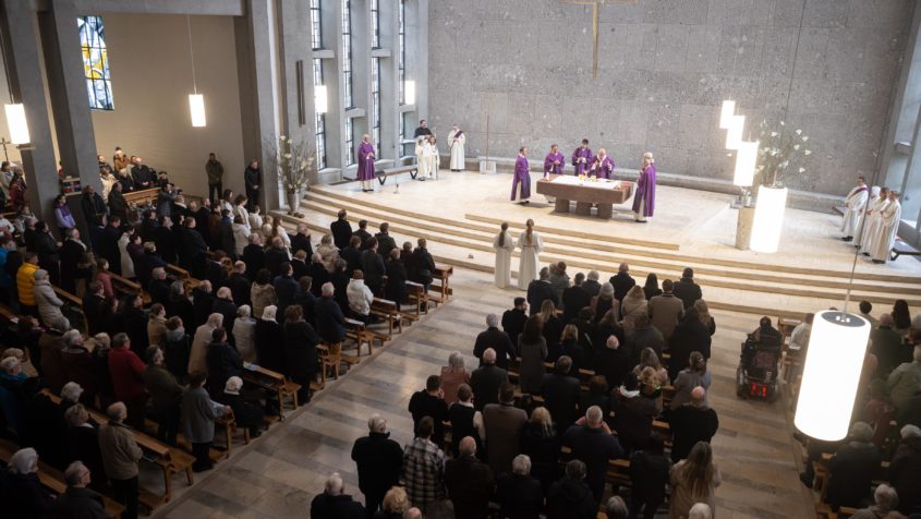 Kardinal Reinhard Marx leitet den feierlichen Gottesdienst zur ...