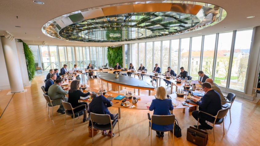 Das Kabinett tagt unter Leitung von Ministerpr&auml;sident Dr. Markus S&ouml;der im Ministerratssaal der Staatskanzlei.