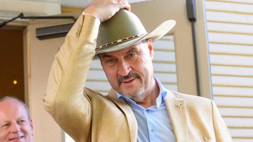 Ministerpräsident Dr. Markus Söder darf sich über einen Cowboyhut ...