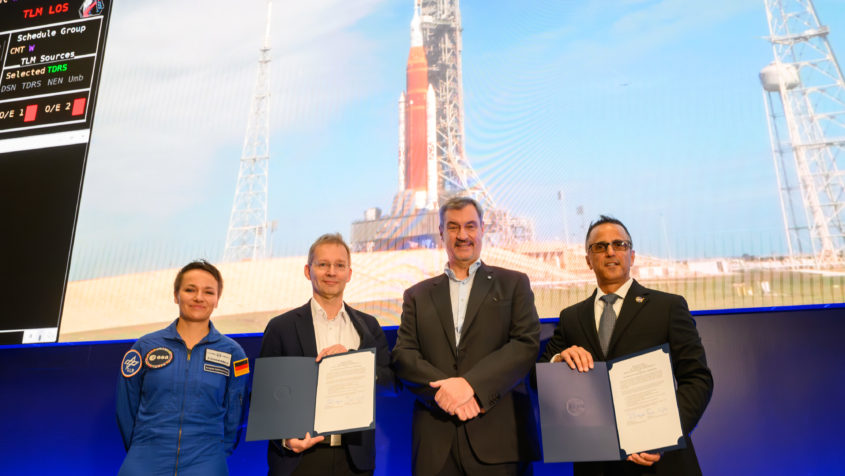 Gruppenbild nach der Unterzeichnung eines LOI zwischen dem DLR ...