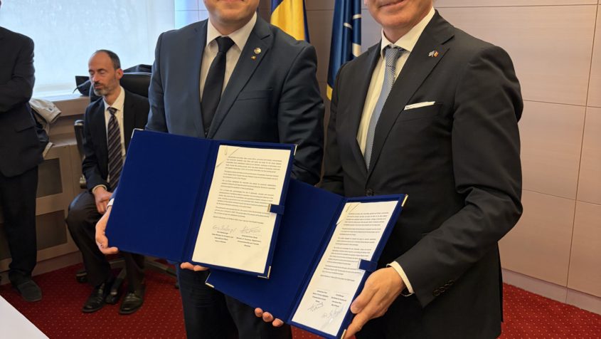 Der rum&auml;nische Wirtschaftsminister Irineu Darău (links) und Europaminister Eric Bei&szlig;wenger (rechts).