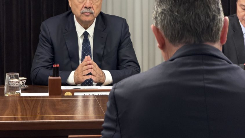 Gespr&auml;ch zwischen dem Premierminister der Republik Usbekistan, Abdulla Nigmatowitsch Aripov, und Staatsminister Eric Bei&szlig;wenger.