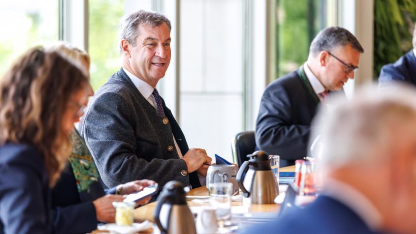 Ministerpr&auml;sident Dr. Markus S&ouml;der leitet die Sitzung des Ministerrates.