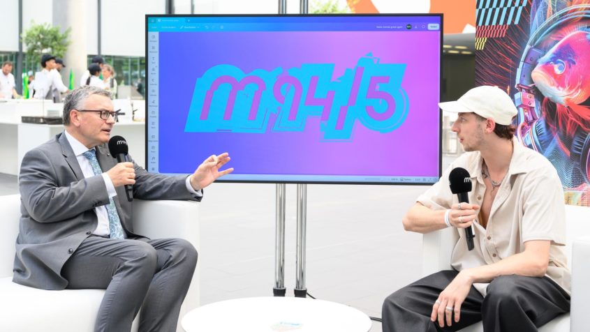 Medienminister Dr. Florian Herrmann im Gespr&auml;ch mit M94.5.