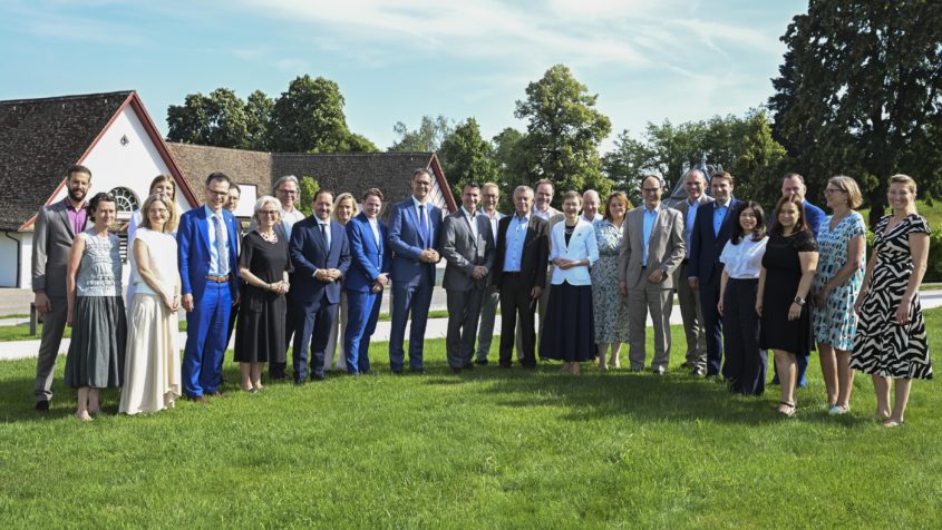Gruppenbild der Teilnehmerinnen und Teilnehmer des Strategiegesprächs ...