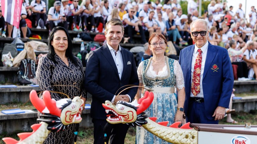 Er&ouml;ffnung der Drachenboot-Europameisterschaft (v.l.n.r.): Die Pr&auml;sidentin des European Dragon Boat Federation, Anna Sokratous, Europaminister Eric Bei&szlig;wenger, die Pr&auml;sidentin des Deutschen Drachenboot Verbands e.V., Ute Becker-Frenzel, und der Pr&auml;sident des International Dragon Boat Federation, Claudio Schermi.